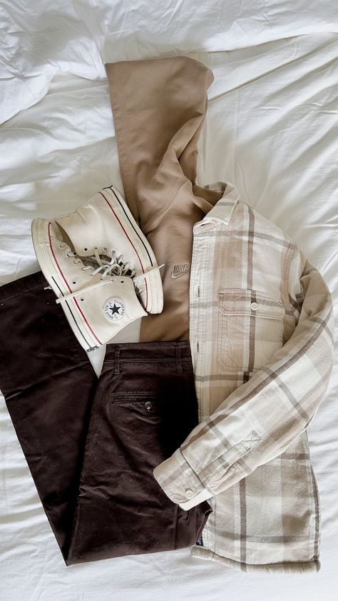 Bf Bday Gifts, Brown Flannel Outfit, Bf Bday, Baylor Outfits, Outfit Ideas For Guys, Flannel Outfits Fall, Flannel Outfits Men, Beige Pants Men, Guy Outfits