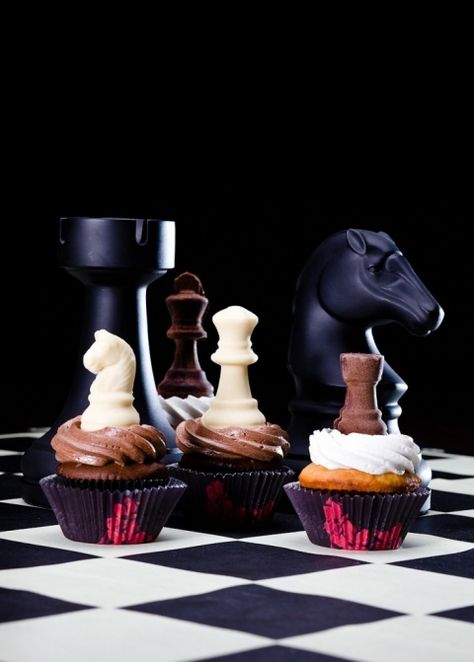 cupcakes-topped-with-chocolate-chess-pieces-733x1024 Queen Of Hearts Alice, Alice Tea Party, Heart Party, Alice In Wonderland Tea Party, Alice In Wonderland Party, Mad Hatter Tea Party, Fun Cupcakes, Wonderland Party, Chess Pieces