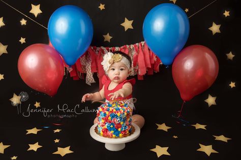 Wonder Woman Birthday, 1st Birthday Pictures, Super Hero Theme, Woman Birthday, Birthday Pics, Cake Smash Photos, Superhero Party, Theme Birthday