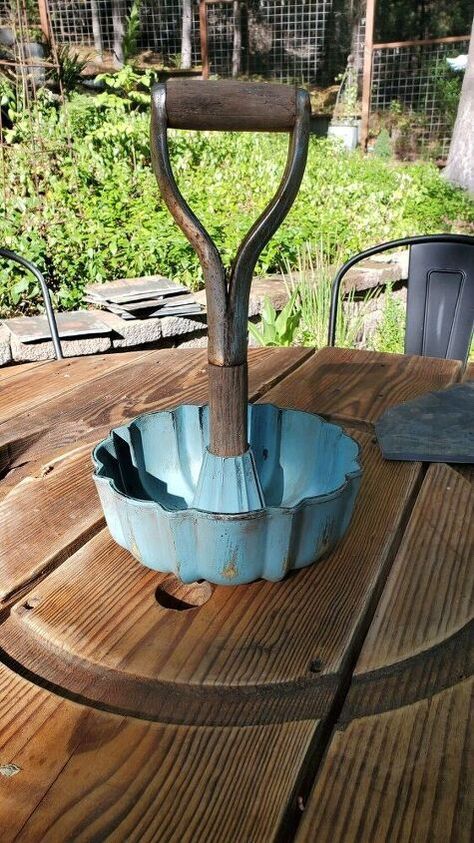 Bundt Cake Pans Repurposed, Bundt Cake Pan Repurposed, Repurpose Planters, Minwax Stain Colors, Old Garden Tools, Green Spray Paint, Making Wreaths, Minwax Stain, Bundt Cake Pan