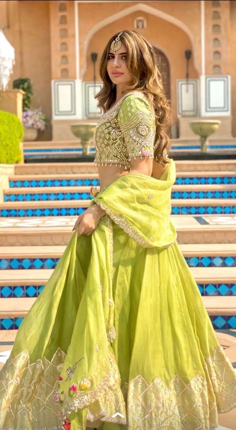 Lehnga For Brother Marriage, Lehenga For Mehndi, Lehenga Wedding Bridal, Indian Wedding Reception Outfits, Marriage Clothes, 7th Month, Indian Wedding Ideas, Mehendi Outfits, Quit My Job