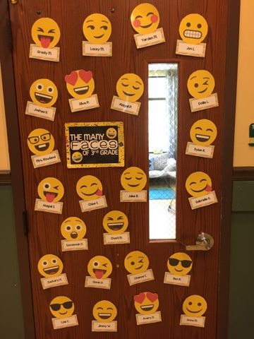 Emoji classroom door! Emoji Bulletin Board, Emoji Classroom Decor, Emoji Classroom Theme, Classroom Door Ideas, Daycare Themes, Doodle Bugs, School Start, Preschool Bulletin, Classroom Board