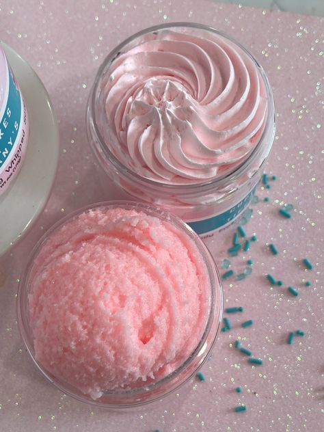 This is one of my all time favorite bakery scents! It reminds me of standing in a bakery surrounded by buttery strawberry cupcakes. This sugar scrub literally feels like silk on your skin! Gently massage onto wet skin for 10-15 seconds and feel the rich smoothness. Emulsified sugar scrubs are enriched with Avocado Oil and Jojoba Oil. They hydrate, moisturize, and get rid of those dead skin cells to reveal beautiful glowing skin! Be sure to pair with a matching whipped soap. This scrub goes on li Body Scrub Aesthetic, Butter Scrub, Moisturizing Body Scrub, Emulsified Sugar Scrub, Beautiful Glowing Skin, Body Butters Recipe, Sugar Scrub Diy, Wet Skin, Strawberry Cupcakes