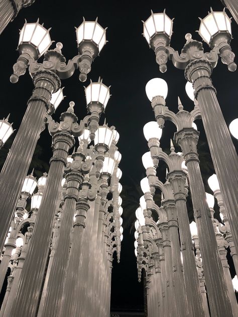 Los Angeles County Museum Of Art, Urban Lights Los Angeles, Lacma Lights, Urban Lights, Usa Places, La Summer, Urban Light, Los Angeles Aesthetic, Los Angeles Museum