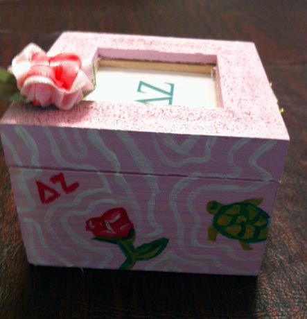 DZ Badge Box Badge Box Sorority, Sorority Pin Box, Badge Box, Pin Box, Sorority Crafts, Box Ideas, Big Little, Sorority, Toy Chest