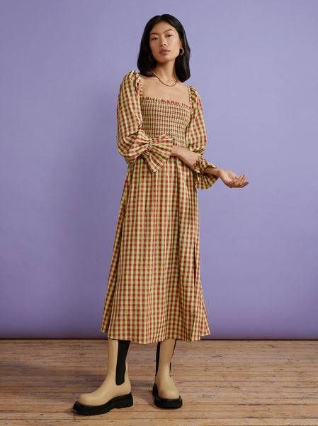 5 Affordable Trends London Girls Are Wearing This Summer | Who What Wear UK Valentino Shirt, Seersucker Dress, Slow Fashion Brands, Skirt Co Ord, Half Zip Sweaters, Gingham Dress, Dress 16, Print Crop Tops, Summer Trends