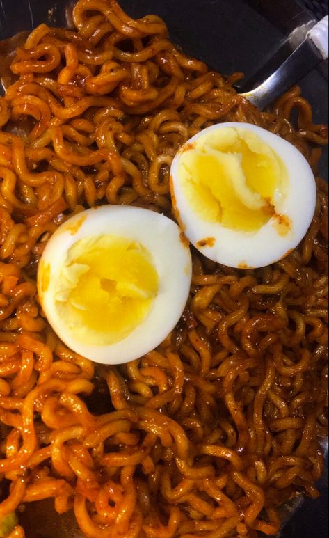 Ramen Pictures Instagram, Ramen Snap, Spicy Ramen Noodle Recipes, Samyang Noodles, Cheesy Ramen, Spicy Ramen Noodles, Buldak Ramen, Big Snacks, Bff Photography