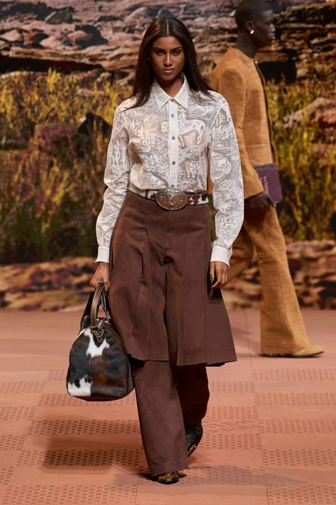 Louis Vuitton Fall 2024 Menswear Fashion Show | Vogue Outfit Botas, 2024 Menswear, American Workwear, Pharrell Williams, Louis Vuitton Men, Design Lab, Kate Moss, Fall 2024, Paris Fashion