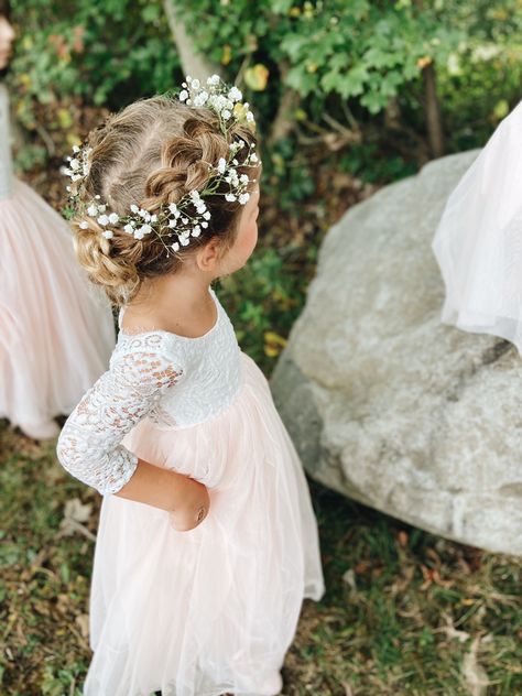 Flower Girl Hairstyles Updo, Flower Girl Updo, Wedding Hairstyles For Girls, Kids Hairstyles For Wedding, Girls Updo, Boho Flower Girl, Flower Braids, Toddler Flower Girls, Flower Crown Hairstyle