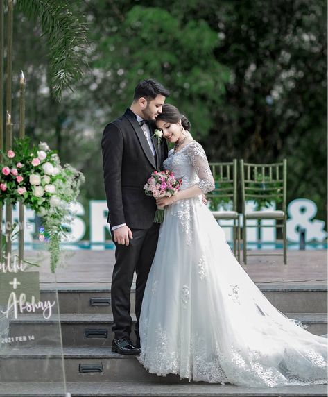 Christian Wedding Photoshoot Ideas, Christian Wedding Couple Dress, Cristin Wedding Pose, Christian Wedding Photoshoot, Christian Wedding Couple Poses, Christian Wedding Poses, Christian Couple Photoshoot, Christian Bride And Groom, Christian Wedding Photography