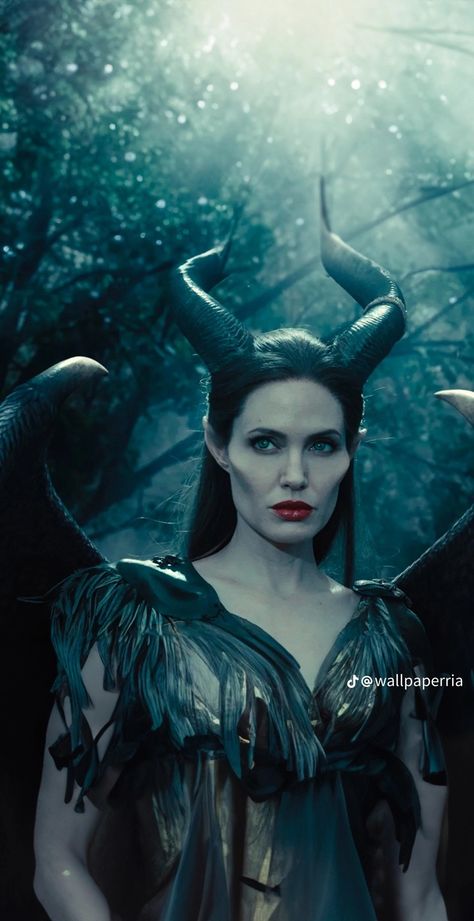 Maleficent Outfit Movie, Maleficent Live Action, Maleficent Photoshoot, Maleficent Photo, Maleficent Outfit, Maleficent Aesthetic, Maleficent Angelina Jolie, Film Maleficent, Carnival Row