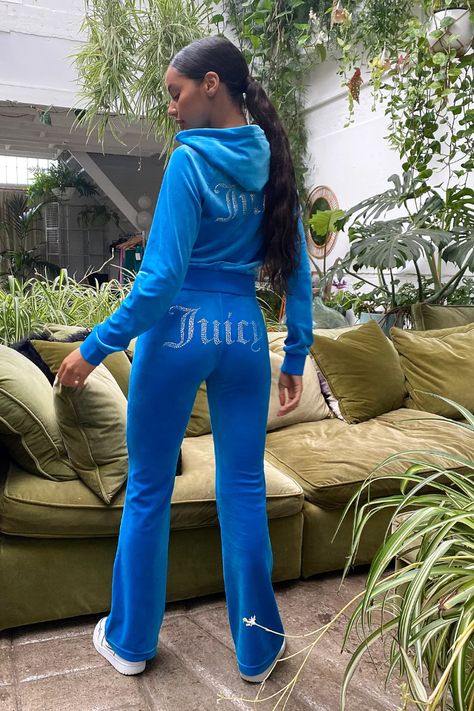 00s Fashion Outfit, 2000s Tracksuit, Track Suit Outfit, Juicy Couture Track Suit, Yk2 Outfits, Affordable Trendy Clothes, Juicy Couture Clothes, Juicy Tracksuit, Juicy Couture Tracksuit