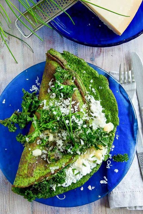 Low Carb Green Omelette Green Omelette, Easy Breakfast Brunch, Low Carb Maven, Leaf Vegetable, Low Carb Diets, Sugar Free Low Carb, Green Food, Low Carb Breakfast Recipes, Low Carb Breakfast