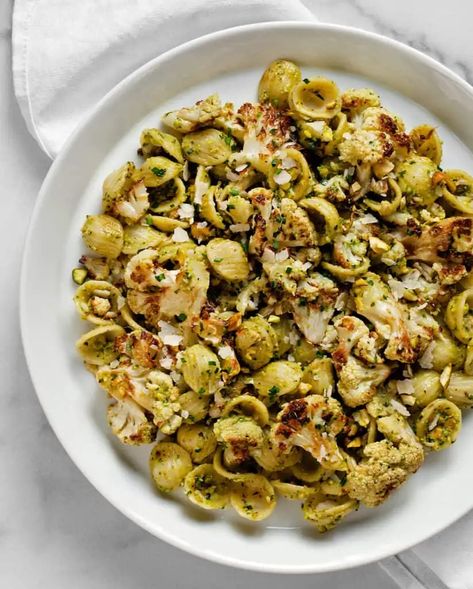 Roasted Cauliflower Pasta, Pesto Cauliflower, Spinach Pesto Pasta, Winter Pasta, Comfy Food, Pasta With Spinach, Cauliflower Pasta, Easy Pasta Sauce, Spinach Pesto