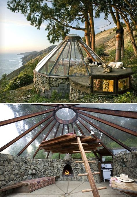 The  Big Sur Greenhouse (Architect: Micky Muennig):  The “Greenhouse”, was built right into the hillside and includes star-gazing ceilings, an outdoor deck with bath, a fully operational kitchen, and a reclaimed redwood platform bed that hangs from the ceiling by steel rods. The single room dwelling was inspired by the 1970's Dome Home, and the nature surrounding.  A minimalist vision on the inside, for a fantastically rich cliff side view. Case Sotterranee, Casa Hobbit, Unique Houses, Earthship, Tree Houses, Small Houses, Dream Home Ideas, Greenhouses, Casas De Ensueño