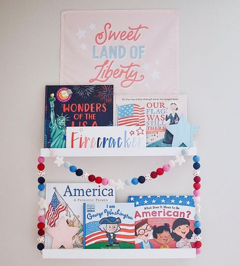 Bookshelf Decor Ideas, Holiday Bookshelves, Baby Bookshelf, Christmas Bookshelf, Kids Bookshelf, Fourth Of July Decorations, Holiday Room, Fourth Of July Decor, Kids Holiday Gifts