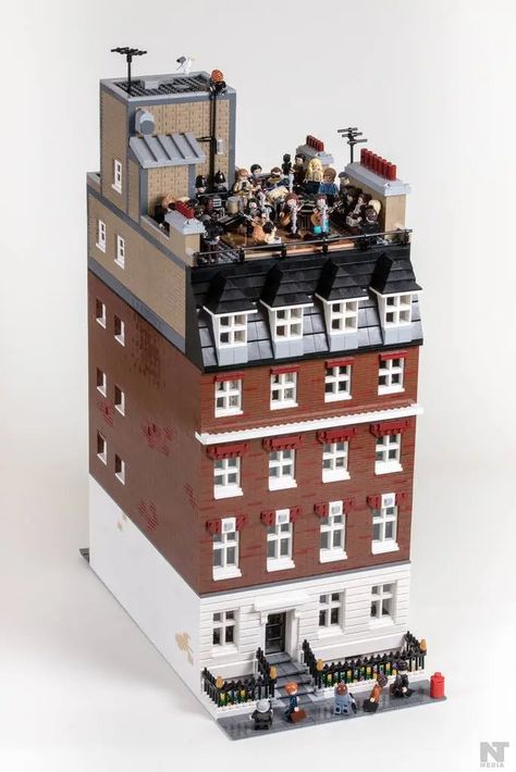 The Beatles '3 Savile Row' in LEGO - Musical Brick Beatles Ideas, Apple Building, Beatles Artwork, Beatles Gifts, Beatles Wallpaper, Beatles Memorabilia, Beatles Lyrics, Town Homes, Lego Buildings