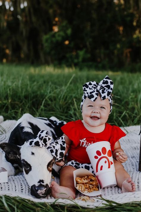 Cow Birthday Parties, Easter Photoshoot, Baby Milestones Pictures, Farm Animals Birthday Party, Cow Photos, Monthly Baby Pictures, 1st Birthday Pictures, 1st Birthday Photoshoot, First Birthday Pictures