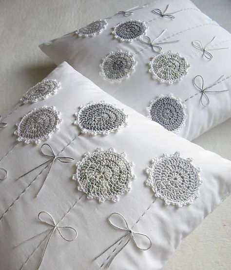 Shabby Chic Pillows Diy, Pola Macrame, Cushion Cover Pattern, Doilies Crafts, Cushion Embroidery, Crochet Pillow Cover, Crochet Cushion Cover, Bantal Sofa, Crochet Pillows