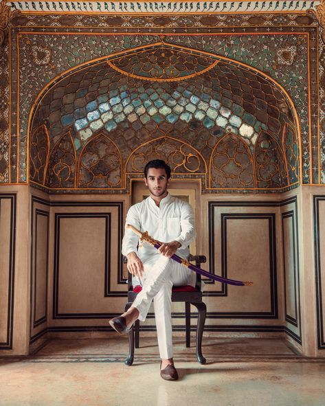 Maharaja Padmanabh Singh, Sawai Padmanabh Singh, Indian Prince Aesthetic, Pacho Jaipur, Rajput Aesthetic, Jaipur Aesthetic, Padmanabh Singh, Maharani Gayatri Devi, Male Aesthetic