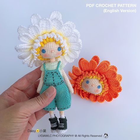 Helen Musselwhite, Crochet Mignon, Confection Au Crochet, Kawaii Crochet, Fun Crochet Projects, Crochet Animal Patterns, Pattern Flower, Chale Crochet, Diy Crochet Projects