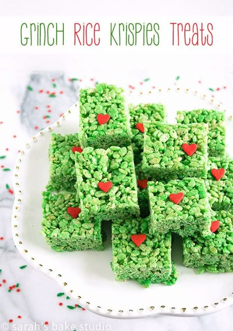 Grinch Rice Krispies Treats – effortless Rice Krispies Treats with a fun and festive Grinch Christmas twist! #grinch #grinchdesserts #ricekrispiestreats #grinchricekispiestreats #xmasdesserts #xmas #christmasdesserts #christmas #christmasricekrispiestreats #desserts #dessertbars #ricecrispytreats Party Food Bar Ideas, Grinch Snacks, Grinch Recipes, Grinch Treats, Grinch Night, Food Bar Ideas, Grinch Ideas, Gift Cookies, Classroom Snacks