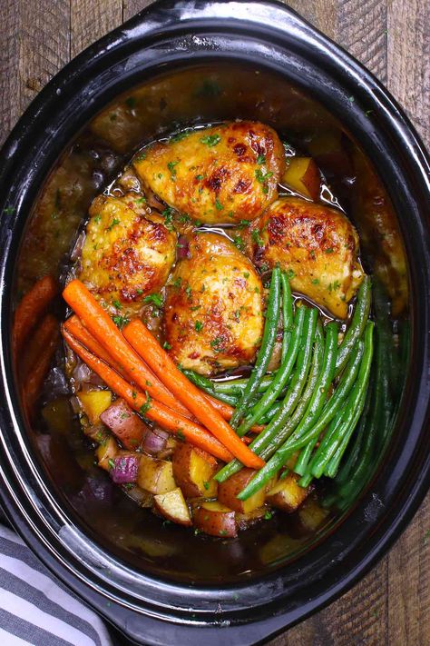 Slow Cooker Chicken Thighs, Easy Cheap Dinners, Garlic Chicken Recipes, Cheap Dinners, Chicken Slow Cooker Recipes, Recipes Simple, Honey Garlic Chicken, Crockpot Recipes Slow Cooker, Easy Slow Cooker