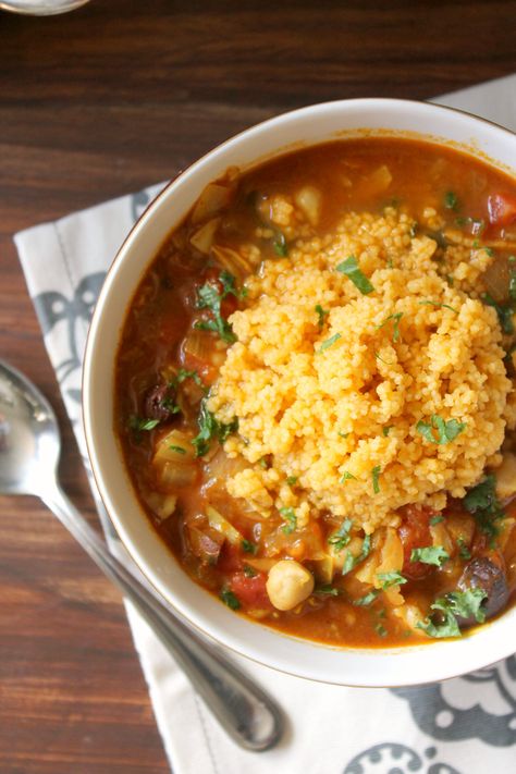 Moroccan-Spiced Vegetable Soup via The Kitchen Prep. An easy and flavorful meal for a cold day! Soup With Couscous, Moroccan Soup, Making Couscous, Leftover Ideas, Moroccan Chickpea, Moroccan Vegetables, Veggie Recipe, Rotisserie Chicken Breast, Homemade Soups