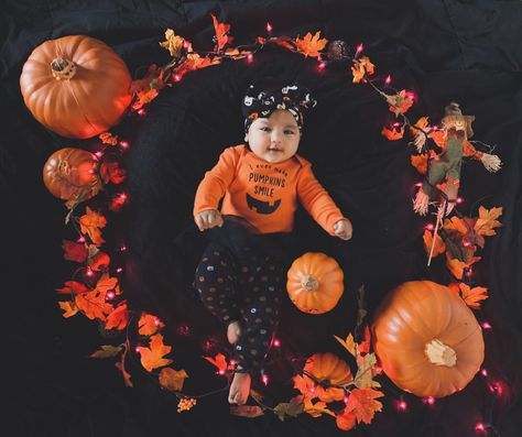 Newborn Halloween Photoshoot At Home, Halloween Kid Picture Ideas, Halloween Picture Ideas For Babies, Diy Halloween Baby Photoshoot, Halloween Infant Photoshoot, 1st Halloween Photoshoot, Halloween Pictures Baby, Infant Pumpkin Pictures, October Baby Pictures