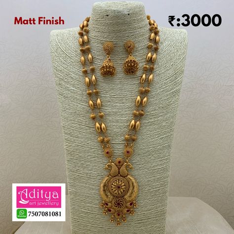 Temple Jewelry Long Necklace For Puja, Hand-strung Temple Jewelry Mala For Puja, Traditional Gold Beads Temple Necklace For Puja, Traditional Brass Temple Necklace For Puja, Brass Tilla Temple Necklace For Puja, Antique Necklace Gold, Gold Jewels Design, Antique Necklaces Design, Gold Jewelry Outfits