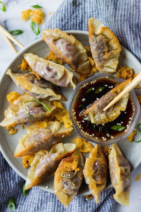 Veggie Potstickers, Vegetable Potstickers, Ponzu Sauce Recipe, Vegetarian Wonton, Ponzu Sauce, Gourmet Appetizers, Vegetarian Nutrition, Date Night Recipes, Wonton Wrappers