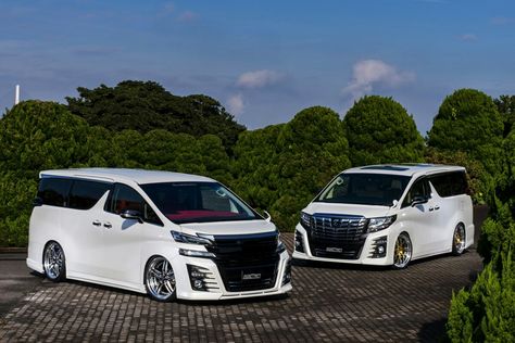 Toyota Alphard Vs Vellfire Lowest Depre & Highest OMV Singapore Toyota Vellfire, Nissan Elgrand, Nissan Serena, Toyota Alphard, Toyota Cars, Bus Station, Custom Car, Mens Vans, Mini Van