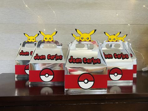 Set Personalized Candy Box/ Pokemon gable box/ Picachu candy box de PersonalisimoPR en Etsy Pokemon Candy, Pokemon Theme, Personalized Candy, Pokemon Party, Gable Boxes, Party In A Box, Candy Boxes, Personalized Birthday, Party Decoration