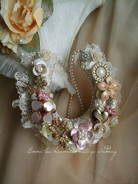 Dusky Pink Brides Wedding Horseshoe, Handmade using Vintage Brooches & Buttons. Good Luck Wishes Unique Keepsake Wedding Horseshoes Ideas, Bridal Horseshoe, Horse Hair Bracelet, Horseshoe Crafts Projects, Wedding Horseshoes, Horse Hair Jewelry, Horse Bracelet, Horse Wedding, Bridal Brooch Bouquet