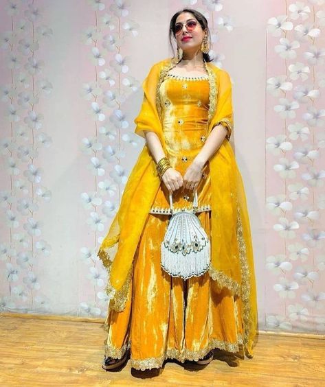 Velvet Pakistani Dress, Haldi Dress, Function Dresses, Velvet Dress Designs, Latest Dress Design, Womens Trendy Dresses, Pakistani Fancy Dresses, Trendy Dress Outfits, Beautiful Dress Designs