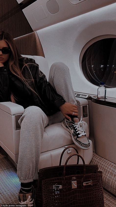 Luxury Girl Aesthetic, Luxury Lifestyle Aesthetic, Money Success, Luxury Lifestyle Women, Rich Girl Aesthetic, Rich Girl Lifestyle, Luxury Girl, Rich Lifestyle, Rich Women