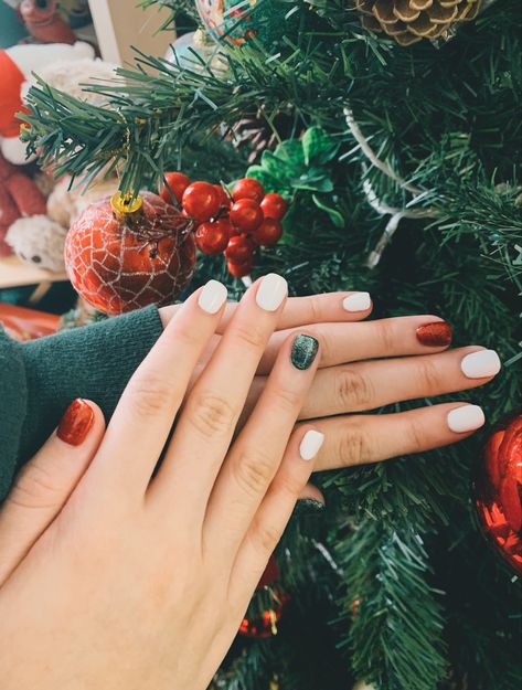 Simple white green red christmas themed nails!! Perfect for the holiday🥰 Nails Christmas Red And Green, Christmas Nails Red Green And White, Christmas Nails Red Green White, Red Green And White Nails, Red White And Green Nails, Green And White Christmas Nails, Red And Green Christmas Nails, Christmas Themed Nails, Themed Nails