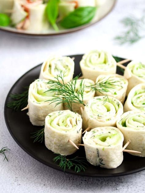 Cream Cheese Wraps, Cucumber Wraps, Cucumber Cream Cheese, Cucumber Roll Ups, Cheese Wraps, Wraps Recipes Easy, Cucumber Appetizers, Cream Cheese Pinwheels, Cream Cheese Roll Up