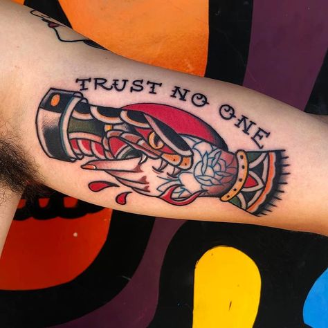 American Traditional Trust No One Tattoo, Trust No One Traditional Tattoo, College Tattoos, American Classic Tattoo, Trust No One Tattoo, American Style Tattoo, Traditional Tattoo Man, Tattoo Perna, Designs With Meaning