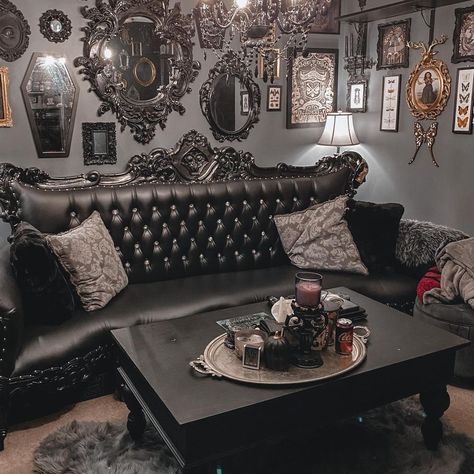 Gothic Living Rooms, Gothic Home Interior, Victorian Gothic Decor, Gothic Living Room, Gothic Decor Bedroom, Blackcraft Cult, Gothic Room, Gothic Interior, Moon Tapestry