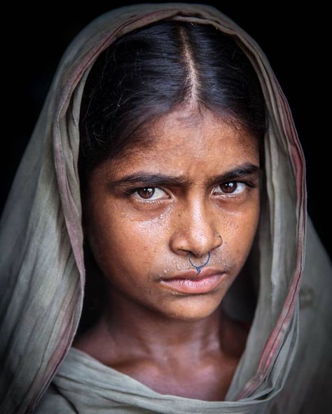 Photographer Manages To Capture The Soul Emotion Of Bangladesh's Population David Moreno, Human Painting, Human Figure Sketches, Reference Photos For Artists, Portraiture Painting, Raw Photo, Genuine Smile, Portrait Photography Women, Face Photography