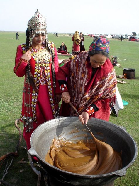 Traditional Clothing of Turkmenistan Turkmenistan Traditional Clothing, Making Candy, Jewellery Art, Work Art, We Are The World, Cultural Diversity, Ethnic Dress, Silk Road, World Cultures