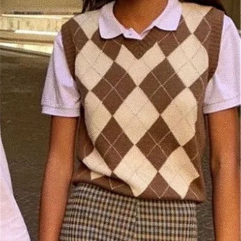 Patterned Cardigan Outfit, Half Sweater Outfits, Mini Skirt And Sweater Outfit, Y2k Fashion Winter, Brown Argyle Sweater, Preppy Winter Outfits, Diy Cardigan, Half Sweater, Argyle Vest