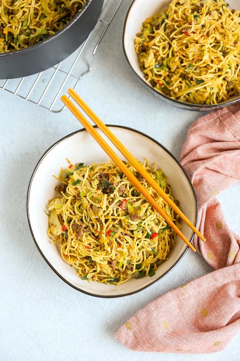 Bami met gehakt | Lekker en Simpel Nasi Goreng Recept, Broccoli Casserole, Pad Thai, Great Recipes, Noodles, Easy Meals, Yummy Food, Pasta, Ethnic Recipes