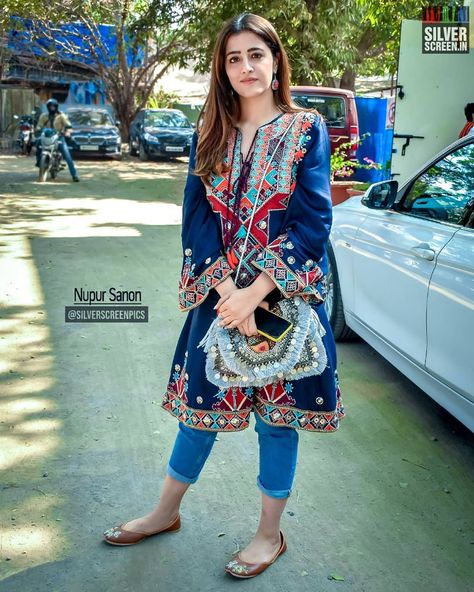 Kurta With Jeans, Kashmiri Kurta, Manifestation List, Nupur Sanon, Simple Indian Suits, Kurti Suit, Western Fits, Fashion Travel Outfit, Celebrity Casual Outfits