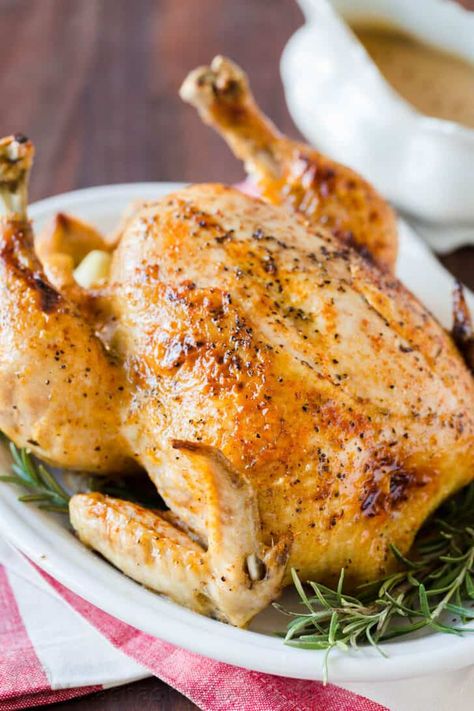 Instant Pot Whole Chicken, Chicken And Gravy, Cooking Whole Chicken, Whole Chicken Recipes, Thanksgiving Desserts Easy, Pesto Pizza, Best Instant Pot Recipe, Chicken Gravy, Instant Pot Dinner Recipes