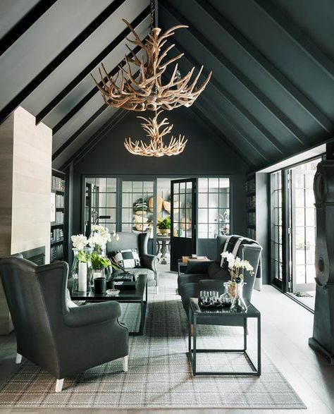 a swoon worthy home tour Exposed Beams Ceiling, Pitched Ceiling, Vaulted Ceiling Living Room, Painted Brick Walls, Dark Ceiling, Timber Ceiling, Cosy Room, Casa Country, Colored Ceiling