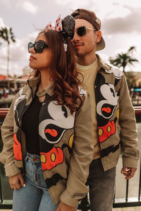 Disney Mens Outfits, Mens Disney Outfit Ideas, Disney World Outfits Men, Disneyland Outfits Men, Disney Outfits Men, Hongkong Disneyland Outfit, Disney Couple Outfits, Disneyland Outfit Winter, Hk Disneyland