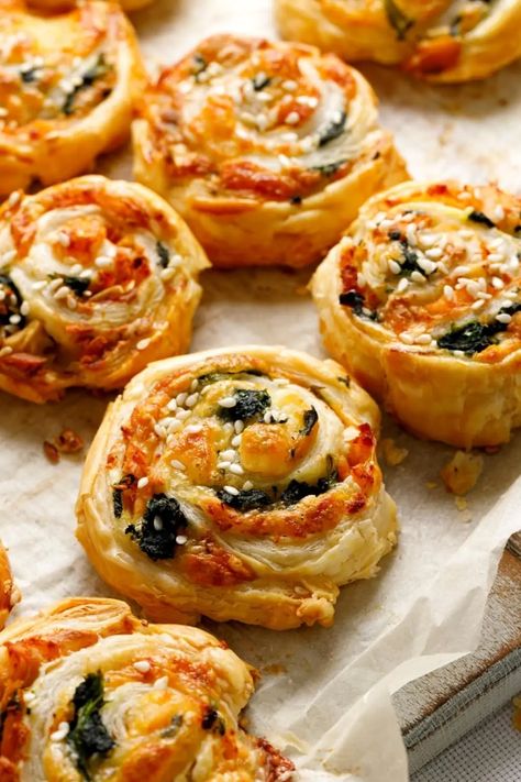 20 Best Crescent Roll Appetizers - Insanely Good Recipes Using Crescent Rolls, Crescent Roll Appetizers, Canapes Faciles, Puff Pastry Pinwheels, Savory Puff Pastry, Puff Pastry Appetizers, Pastry Appetizer, Diner Recept, Pinwheel Recipes