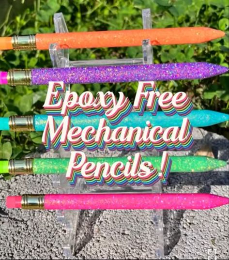 Epoxy Mechanical Pencil Diy, Glitter Mechanical Pencils, How To Make Glitter Pens With Uv Resin, Glitter Resin Pens, Resin Pens Diy, Glitter Pencils, Glitter Pens Art, Diy Pens, Instrument Craft